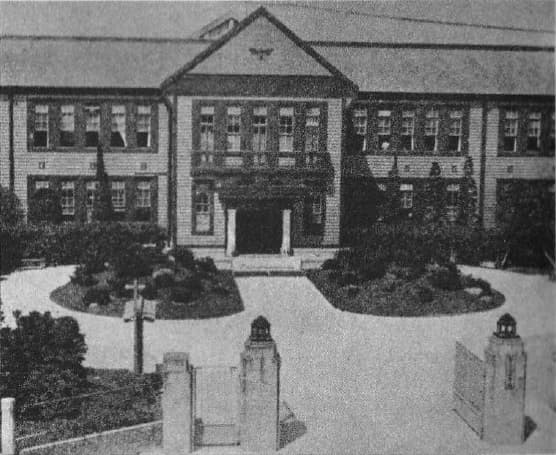 伊藤信太郎さんの父親・伊藤宗一郎さんの出身中学である古川中学校は、現在は古川高校になっています。